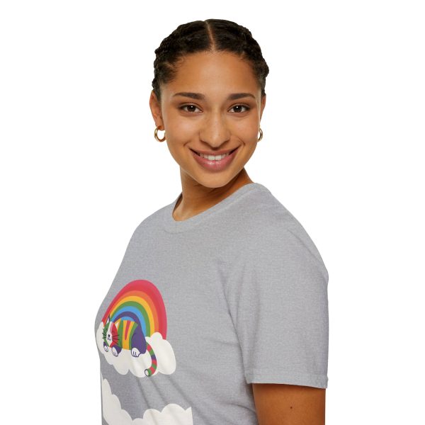 Tshirt LGBTQ+ chat dormant sur un nuage avec arc-en-ciel en arrière-plan design mignon et apaisant pour fierté LGBTQ+ shirt t-shirt - Image 33