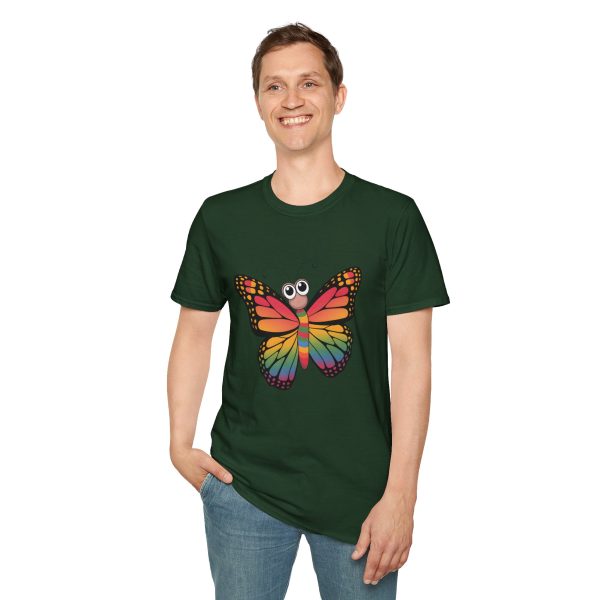 Tshirt LGBTQ+ papillon coloré avec grands yeux sur fond noir design vibrant et amusant pour célébrer la diversité LGBTQ+ shirt t-shirt - Image 79