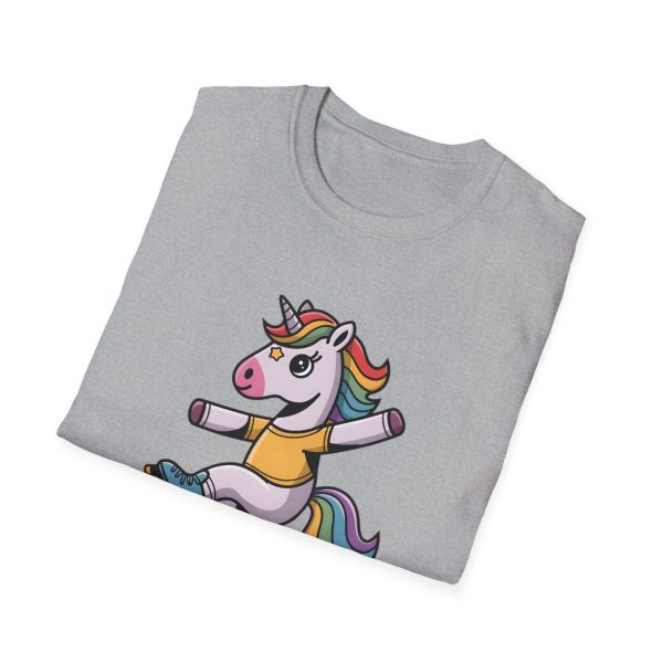 Tshirt Drapeau LGBT licorne sur un skateboard sur fond noir design amusant et coloré pour célébrer la diversité et la fierté LGBTQ+ t-shirt - Image 28