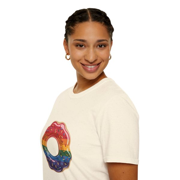 Tshirt Drapeau LGBT donut arc-en-ciel avec paillettes sur fond noir design coloré et amusant pour célébrer la diversité LGBTQ+ shirt t-shirt - Image 45