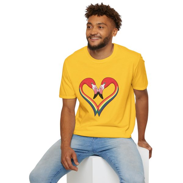 Tshirt LGBT+ flamants roses formant un coeur design symbolique pour célébration de l'amour et fierté LGBTQ+ et diversité shirt t-shirt - Image 60