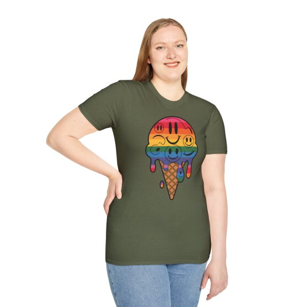 Tshirt LGBT+ cônes de glace avec visages souriants design amusant et mignon pour sensibilisation à la diversité et inclusion LGBTQ+ t-shirt - Image 65