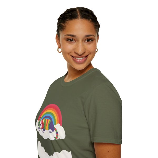 Tshirt LGBTQ+ chat dormant sur un nuage avec arc-en-ciel en arrière-plan design mignon et apaisant pour fierté LGBTQ+ shirt t-shirt - Image 69