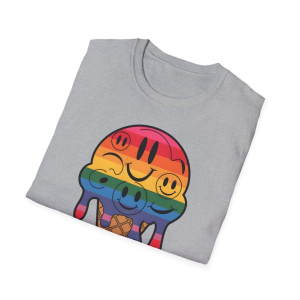 Tshirt LGBT+ cônes de glace avec visages souriants design amusant et mignon pour sensibilisation à la diversité et inclusion LGBTQ+ t-shirt - Image 28