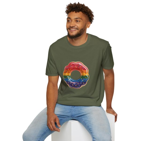 Tshirt Drapeau LGBT donut arc-en-ciel avec paillettes sur fond noir design coloré et amusant pour célébrer la diversité LGBTQ+ shirt t-shirt - Image 72