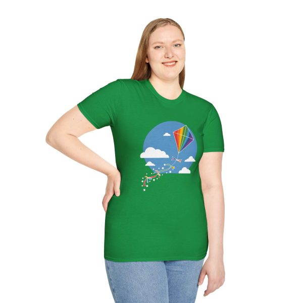 Tshirt LGBT+ cerf-volant avec queue arc-en-ciel volant dans le ciel design joyeux et coloré pour fierté LGBTQ+ shirt t-shirt - Image 89