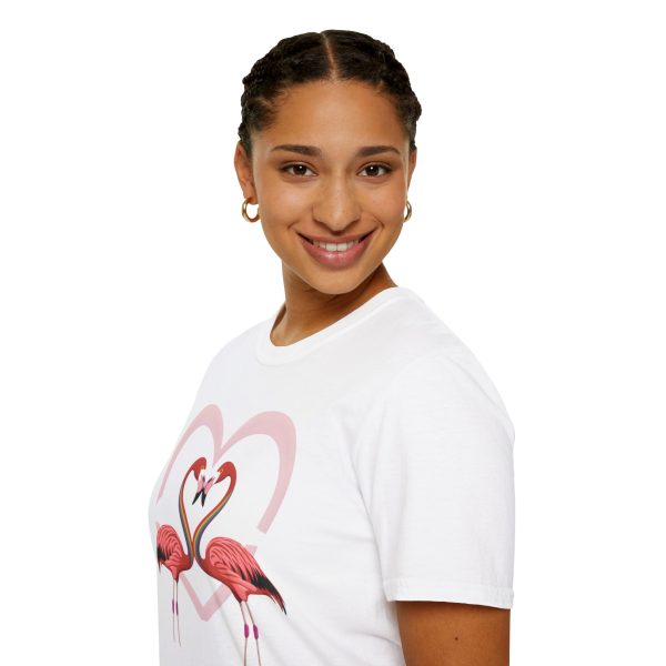 Tshirt LGBTQ+ flamants roses formant un coeur design symbolique et symbolique pour célébrer l'amour et la diversité LGBTQ+ shirt t-shirt - Image 21