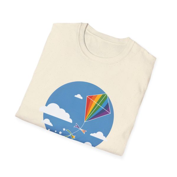 Tshirt LGBT+ cerf-volant avec queue arc-en-ciel volant dans le ciel design joyeux et coloré pour fierté LGBTQ+ shirt t-shirt - Image 40