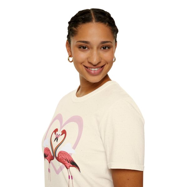 Tshirt LGBTQ+ flamants roses formant un coeur design symbolique et symbolique pour célébrer l'amour et la diversité LGBTQ+ shirt t-shirt - Image 45