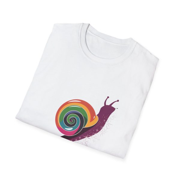 Tshirt Drapeau LGBT escargot assis sur un flocon de neige design mignon et coloré pour sensibilisation à la diversité LGBTQ+ shirt t-shirt - Image 16