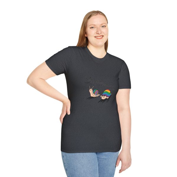 Tshirt LGBTQ+ deux escargots superposés design amusant pour célébrer la fierté et l'inclusion dans la communauté LGBT+ shirt t-shirt - Image 5