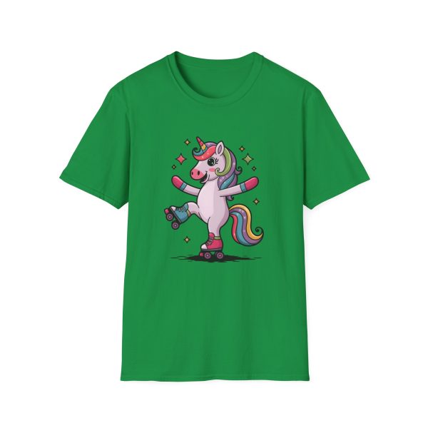 Tshirt LGBTQ+ licorne en skateboard sur fond noir design cool et coloré pour soutien à la fierté et diversité de la communauté LGBT+ t-shirt - Image 85