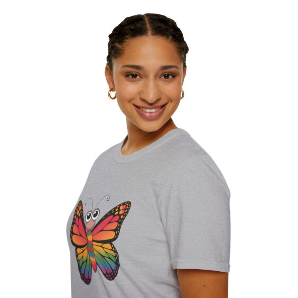 Tshirt LGBTQ+ papillon coloré avec grands yeux sur fond noir design vibrant et amusant pour célébrer la diversité LGBTQ+ shirt t-shirt - Image 33