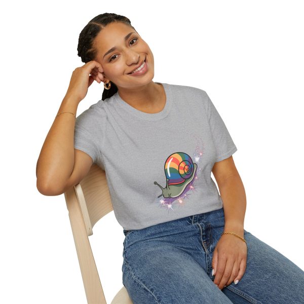 Tshirt LGBT+ escargot avec coquille colorée sur son dos design original et mignon pour célébrer la diversité et fierté LGBTQ+ shirt t-shirt - Image 34