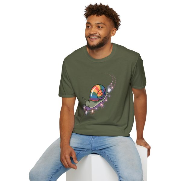 Tshirt LGBT+ escargot avec coquille colorée sur son dos design original et mignon pour célébrer la diversité et fierté LGBTQ+ shirt t-shirt - Image 72