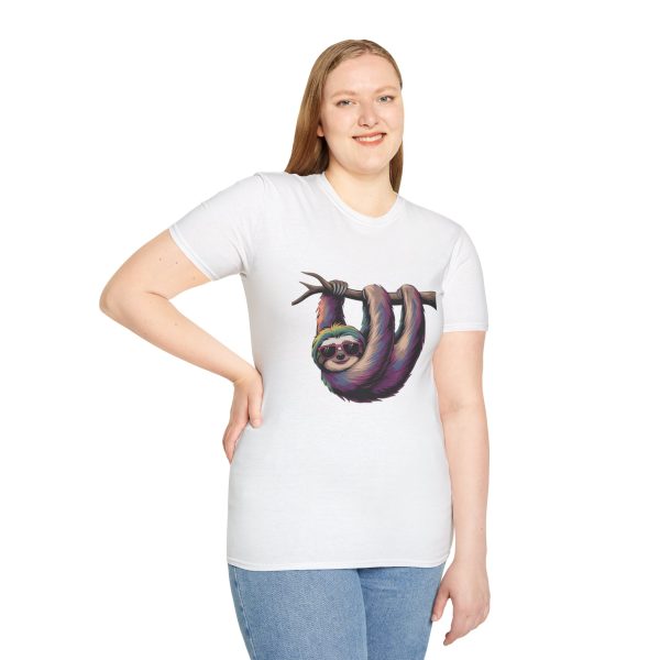 Tshirt LGBTQ+ paresseux accroché à une branche avec des lunettes de soleil design amusant et relaxant pour célébrer la fierté LGBTQ+ t-shirt - Image 17