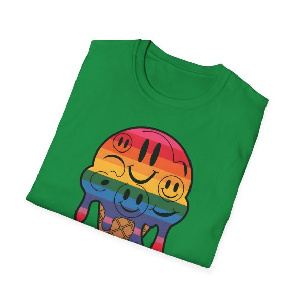 Tshirt LGBT+ cônes de glace avec visages souriants design amusant et mignon pour sensibilisation à la diversité et inclusion LGBTQ+ t-shirt - Image 88