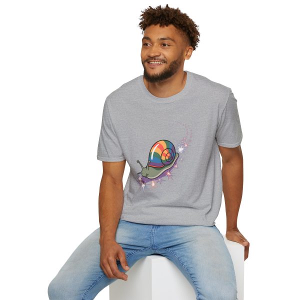 Tshirt LGBT+ escargot avec coquille colorée sur son dos design original et mignon pour célébrer la diversité et fierté LGBTQ+ shirt t-shirt - Image 36