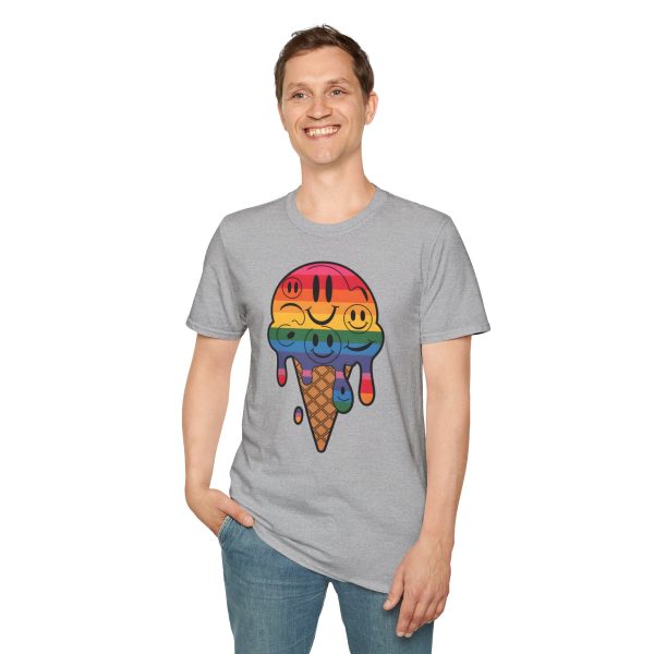 Tshirt LGBT+ cônes de glace avec visages souriants design amusant et mignon pour sensibilisation à la diversité et inclusion LGBTQ+ t-shirt - Image 31