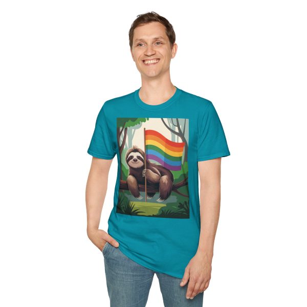 Tshirt Drapeau LGBT paresseux assis sur un arbre tenant un drapeau arc-en-ciel design décontracté et coloré pour fierté LGBTQ+ shirt t-shirt - Image 103