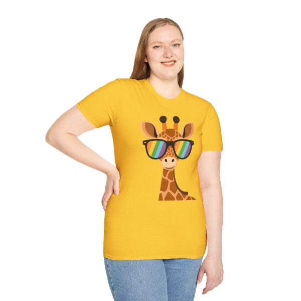 Tshirt LGBT+ girafe avec lunettes de soleil et rayure arc-en-ciel design humoristique et stylé pour fierté et soutien LGBTQ+ shirt t-shirt - Image 53