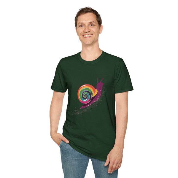 Tshirt Drapeau LGBT escargot assis sur un flocon de neige design mignon et coloré pour sensibilisation à la diversité LGBTQ+ shirt t-shirt - Image 79