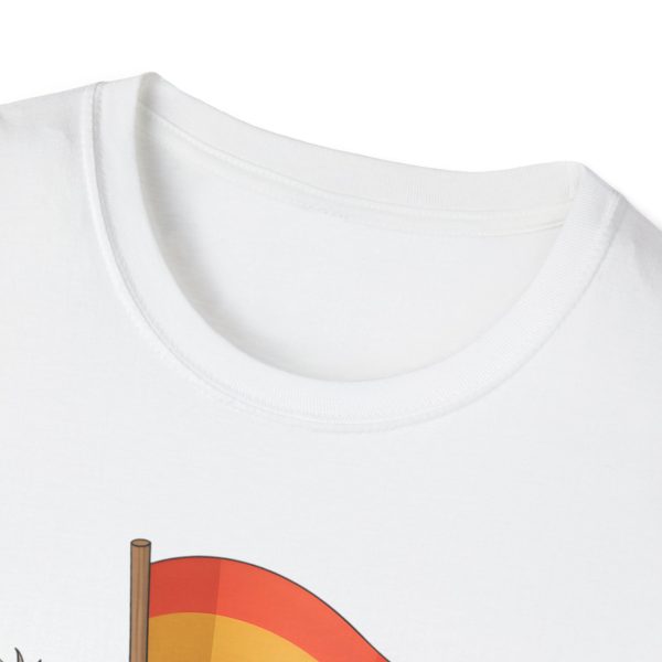 Tshirt Drapeau LGBT paresseux tenant un drapeau arc-en-ciel sur une branche design amusant pour soutien et sensibilisation LGBTQ+ t-shirt - Image 15