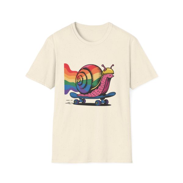 Tshirt LGBTQ+ escargot en skateboard avec fond arc-en-ciel design ludique et vibrant pour célébrer la fierté et inclusion LGBTQ+ t-shirt - Image 37