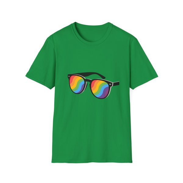 Tshirt LGBT+ lunettes de soleil arc-en-ciel sur fond noir design éclatant pour célébrer la fierté et diversité LGBTQ+ shirt t-shirt - Image 85