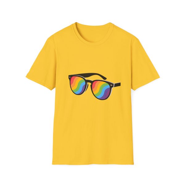 Tshirt LGBT+ lunettes de soleil arc-en-ciel sur fond noir design éclatant pour célébrer la fierté et diversité LGBTQ+ shirt t-shirt - Image 49