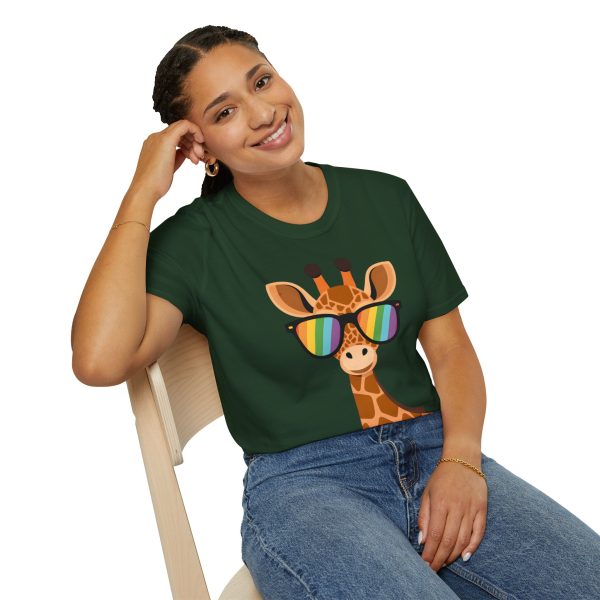 Tshirt LGBT+ girafe avec lunettes de soleil et rayure arc-en-ciel design humoristique et stylé pour fierté et soutien LGBTQ+ shirt t-shirt - Image 82