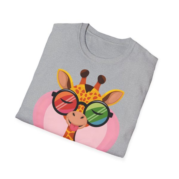 Tshirt LGBT+ girafe avec lunettes et coeur illustration colorée et amusante pour sensibilisation et soutien LGBTQ+ shirt t-shirt - Image 28