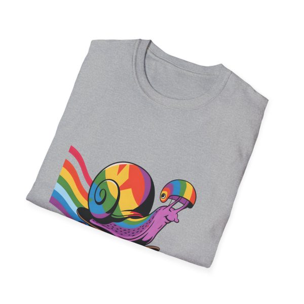 Tshirt LGBT+ escargot sur un skateboard avec roue arc-en-ciel design amusant et coloré pour célébrer la fierté LGBTQ+ shirt t-shirt - Image 28