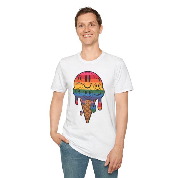 Tshirt LGBT+ cônes de glace avec visages souriants design amusant et mignon pour sensibilisation à la diversité et inclusion LGBTQ+ t-shirt - Image 19