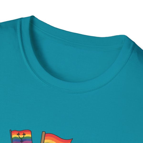 Tshirt Drapeau LGBT pieuvre tenant un drapeau arc-en-ciel et d'autres drapeaux design coloré et amusant pour célébrer LGBTQ+ shirt t-shirt - Image 99