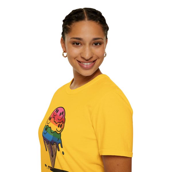 Tshirt Drapeau LGBT glace arc-en-ciel avec visages souriants design ludique et coloré pour célébrer la diversité et inclusion LGBTQ+ t-shirt - Image 57