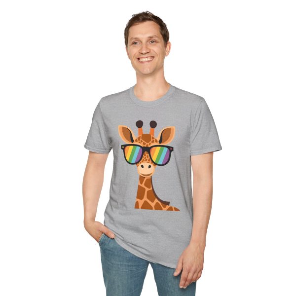 Tshirt LGBT+ girafe avec lunettes de soleil et rayure arc-en-ciel design humoristique et stylé pour fierté et soutien LGBTQ+ shirt t-shirt - Image 31