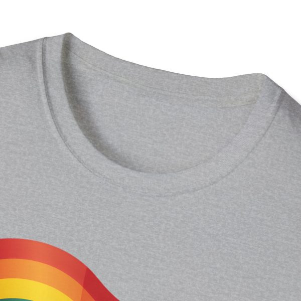 Tshirt Drapeau LGBT paresseux tenant un drapeau arc-en-ciel design amusant et mignon pour sensibilisation et inclusion LGBTQ+ shirt t-shirt - Image 27