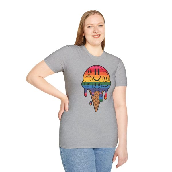 Tshirt LGBT+ cônes de glace avec visages souriants design amusant et mignon pour sensibilisation à la diversité et inclusion LGBTQ+ t-shirt - Image 29