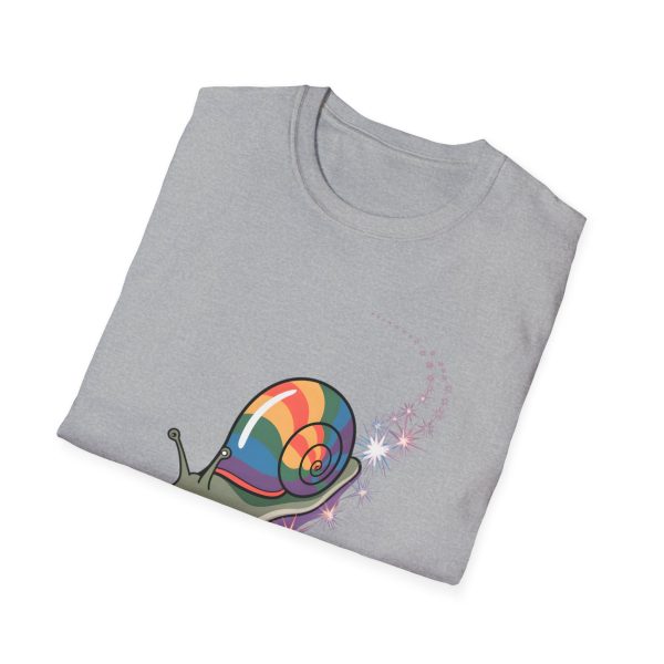 Tshirt LGBT+ escargot avec coquille colorée sur son dos design original et mignon pour célébrer la diversité et fierté LGBTQ+ shirt t-shirt - Image 28