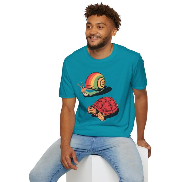 Tshirt Drapeau LGBT escargot et tortue sur fond noir design amusant pour sensibilisation et soutien à la diversité LGBTQ+ shirt t-shirt - Image 108