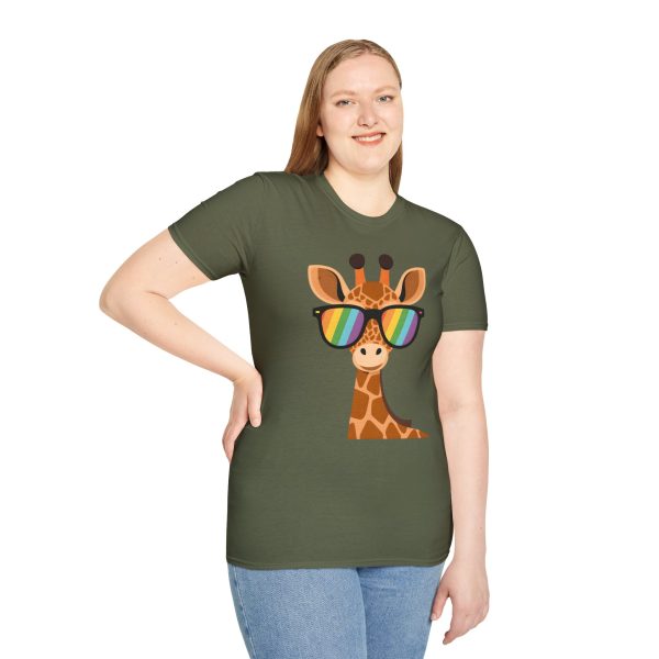 Tshirt LGBT+ girafe avec lunettes de soleil et rayure arc-en-ciel design humoristique et stylé pour fierté et soutien LGBTQ+ shirt t-shirt - Image 65