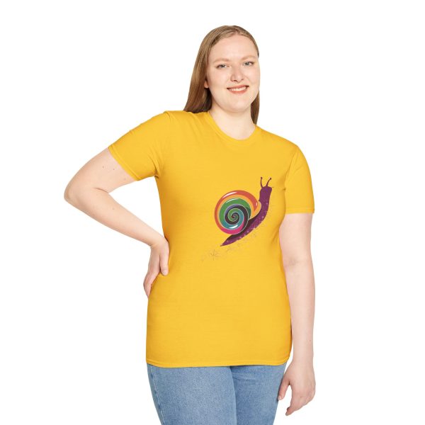 Tshirt Drapeau LGBT escargot assis sur un flocon de neige design mignon et coloré pour sensibilisation à la diversité LGBTQ+ shirt t-shirt - Image 53