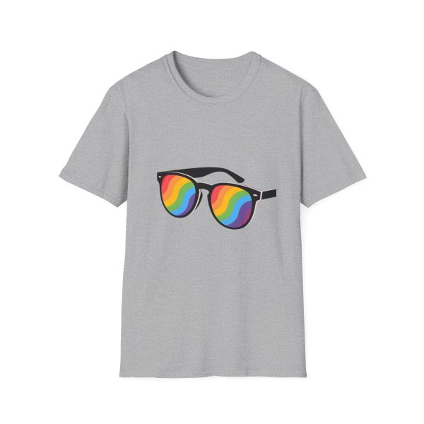 Tshirt LGBT+ lunettes de soleil arc-en-ciel sur fond noir design éclatant pour célébrer la fierté et diversité LGBTQ+ shirt t-shirt - Image 25