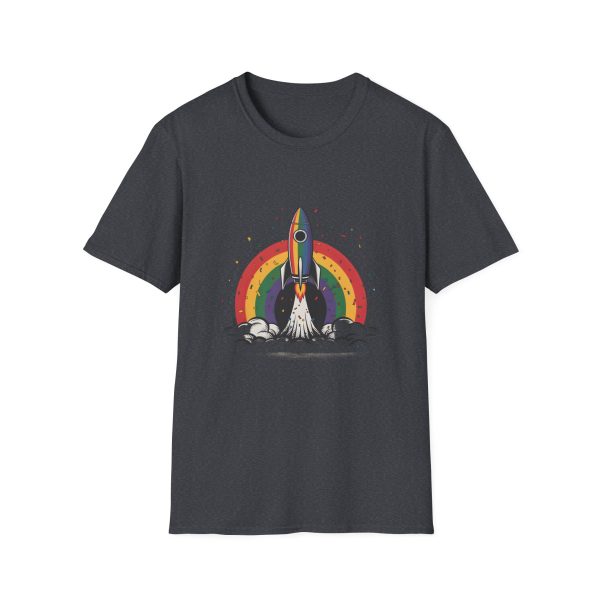 Tshirt LGBT+ fusée avec arc-en-ciel en arrière-plan design futuriste et coloré pour fierté et soutien à la communauté LGBTQ+ shirt t-shirt