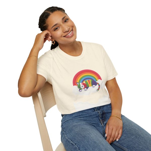 Tshirt LGBTQ+ chat dormant sur un nuage avec arc-en-ciel en arrière-plan design mignon et apaisant pour fierté LGBTQ+ shirt t-shirt - Image 46