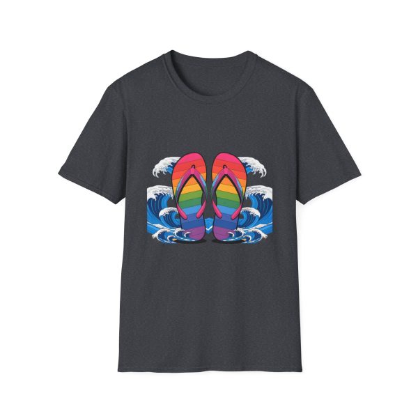 Tshirt LGBT+ tongs flottant dans l'eau design coloré et décontracté pour célébrer la fierté LGBTQ+ et l'amour universel shirt t-shirt