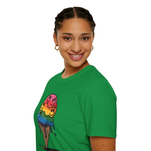 Tshirt Drapeau LGBT glace arc-en-ciel avec visages souriants design ludique et coloré pour célébrer la diversité et inclusion LGBTQ+ t-shirt - Image 93