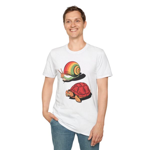 Tshirt Drapeau LGBT escargot et tortue sur fond noir design amusant pour sensibilisation et soutien à la diversité LGBTQ+ shirt t-shirt - Image 19