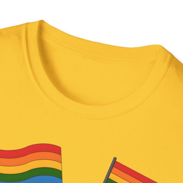 Tshirt LGBTQ+ pieuvre tenant un drapeau arc-en-ciel sur un rocher design vibrant et stylé pour sensibilisation et inclusion LGBTQ+ t-shirt - Image 51